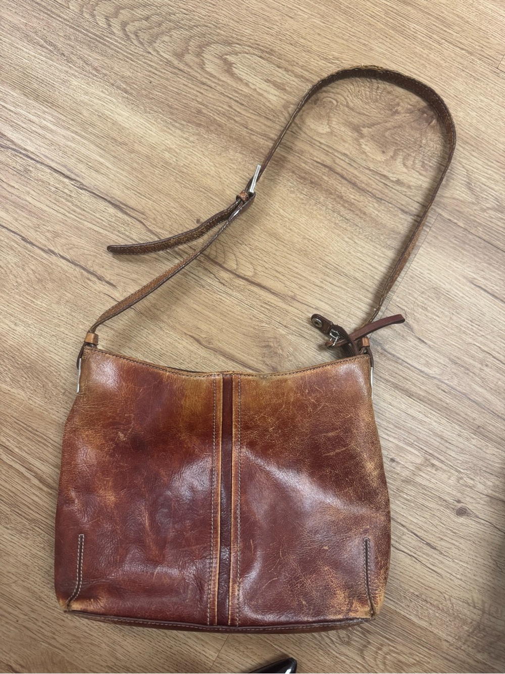 Classic buttery genuine leather shoulder bag